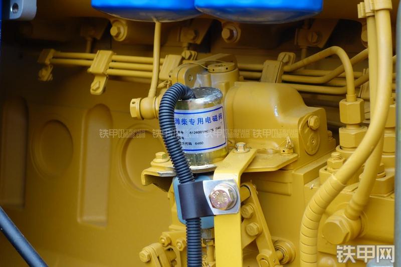 成工ZL50D-3装载机局部