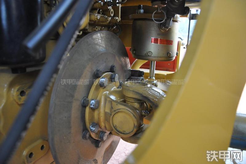 成工ZL50D-3装载机局部