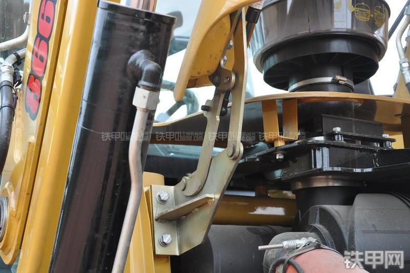 成工866HTC(可伸缩挖掘臂)挖掘装载机局部