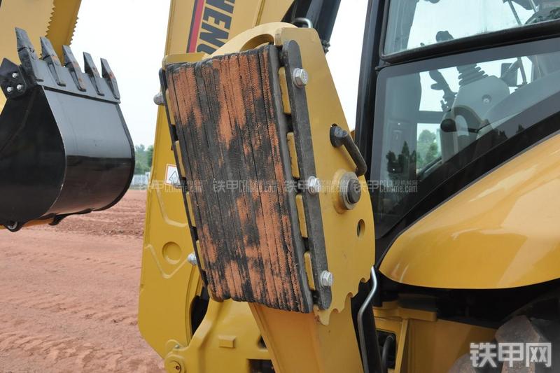 成工866HTC(可伸缩挖掘臂)挖掘装载机局部