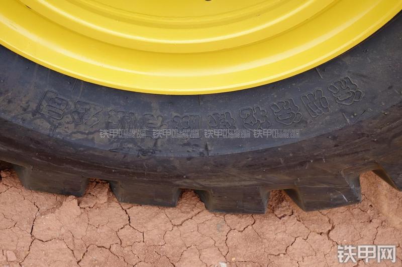 成工ZL50D-3装载机局部