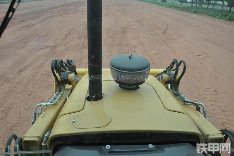 成工866HTC(可伸缩挖掘臂)挖掘装载机局部