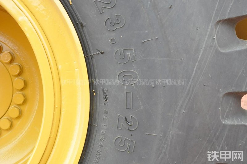 成工ZL50D-3装载机局部