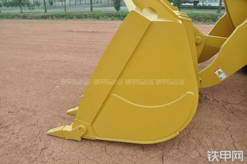 成工ZL50D-3装载机局部