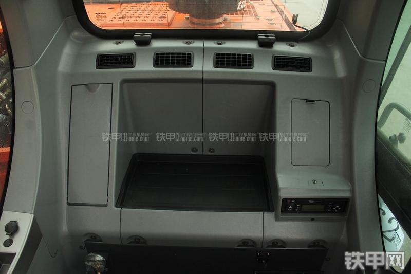 迪万伦DX300LC挖掘机局部