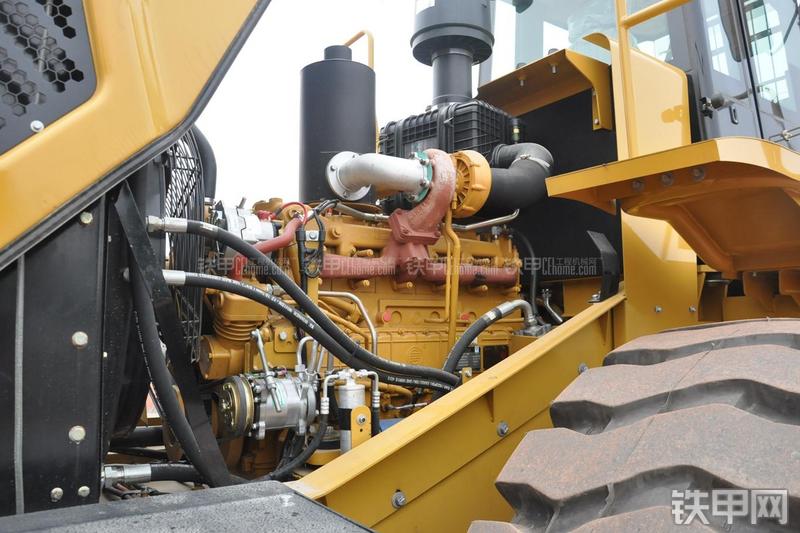 成工ZL50D-3装载机局部