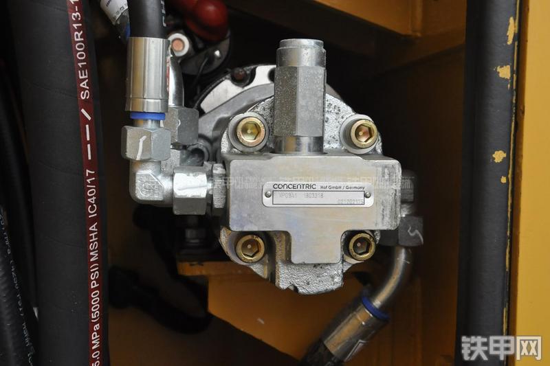 成工CG990H装载机局部