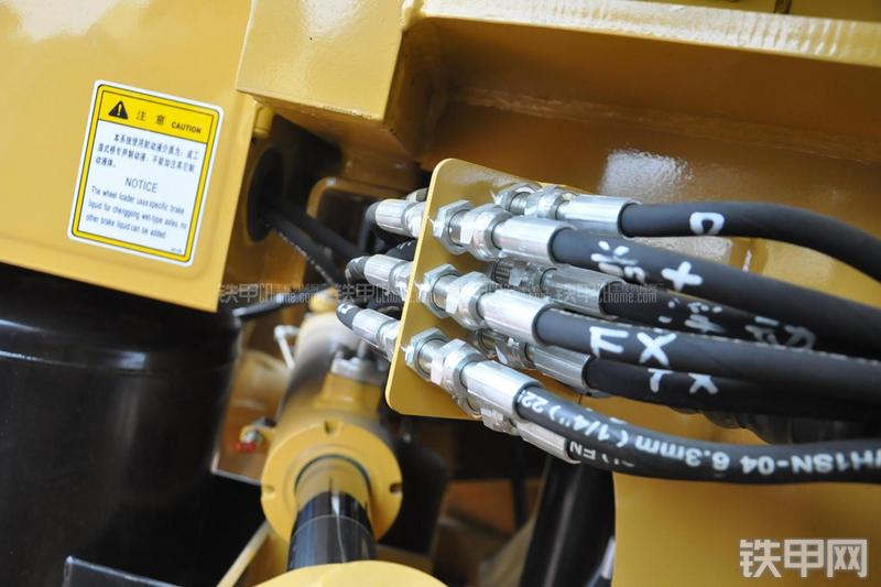 成工ZL50D-3装载机局部