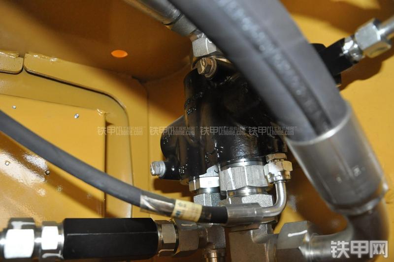 成工ZL50D-3装载机局部