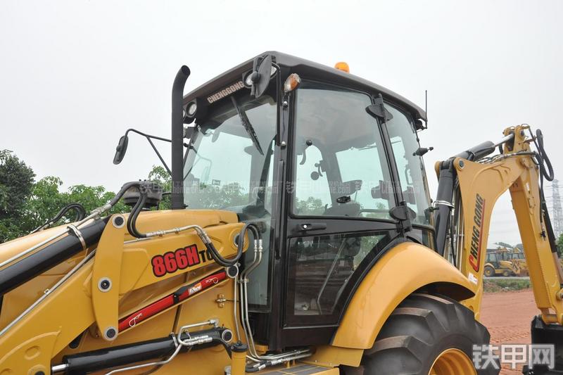 成工866HTC(可伸缩挖掘臂)挖掘装载机局部