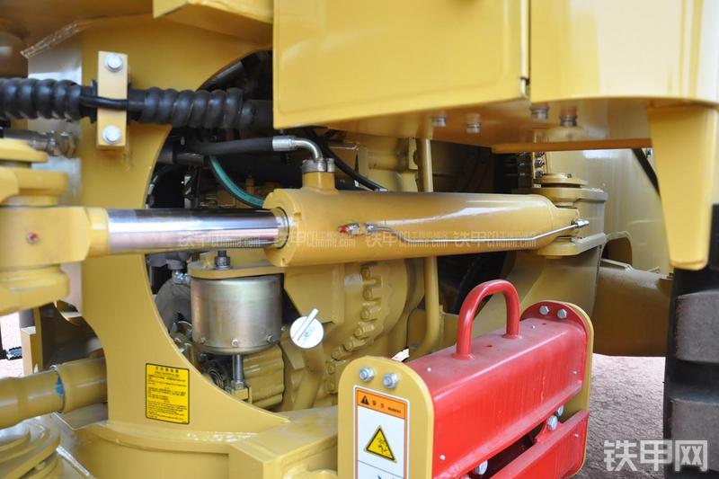 成工ZL50D-3装载机局部