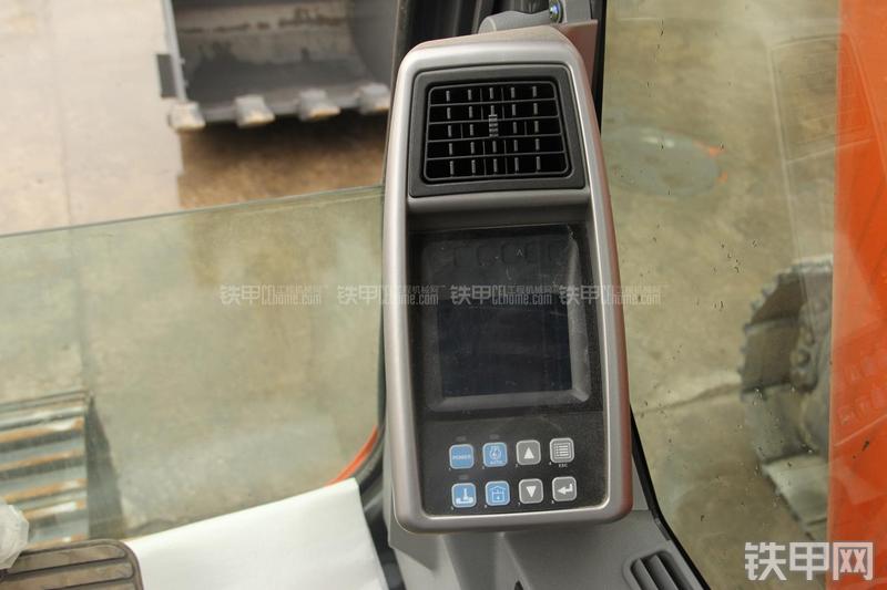 迪万伦DX300LC挖掘机局部