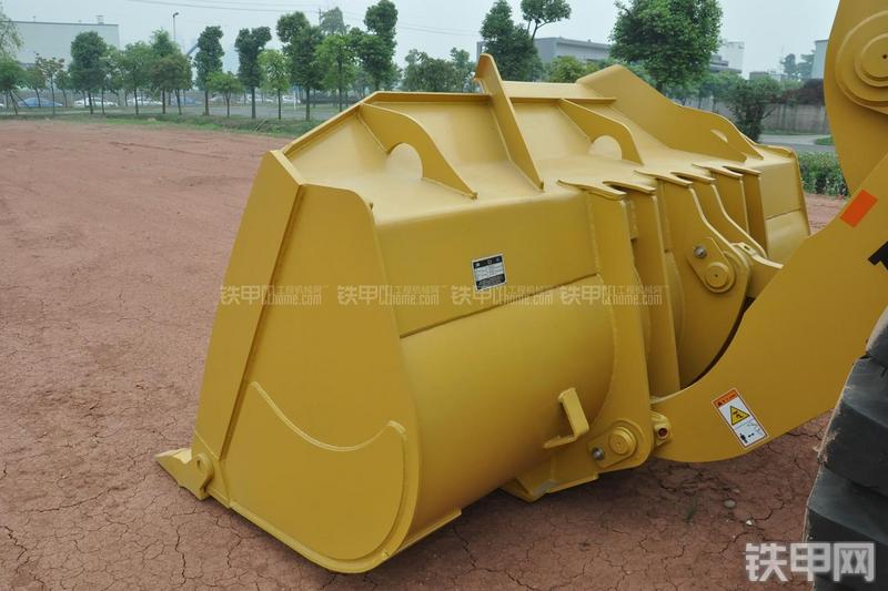 成工ZL50D-3装载机局部