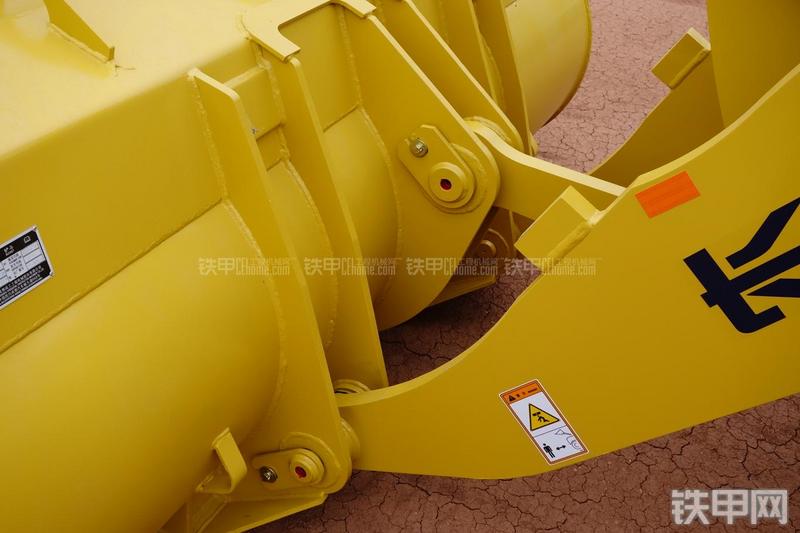 成工ZL50D-3装载机局部
