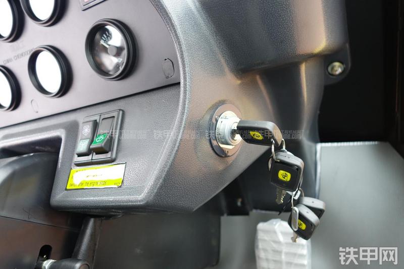 成工ZL50D-3装载机局部