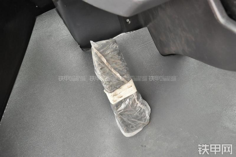 成工ZL50D-3装载机局部