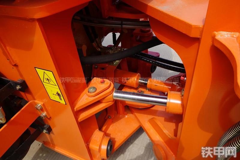 迪万伦DL301装载机局部