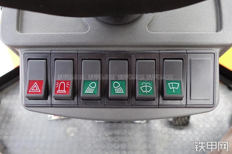 迪万伦DL301装载机局部