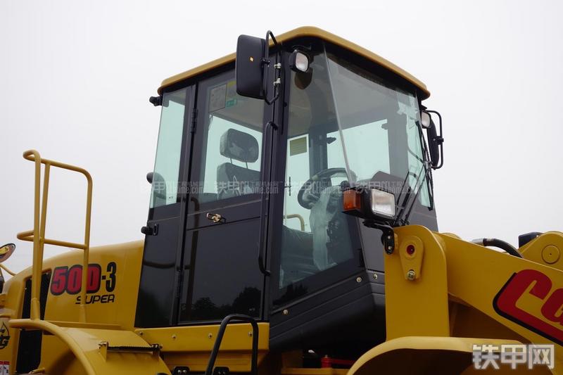 成工ZL50D-3装载机局部