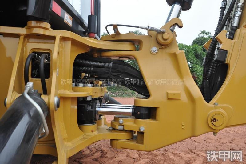 成工866HTC(可伸缩挖掘臂)挖掘装载机局部