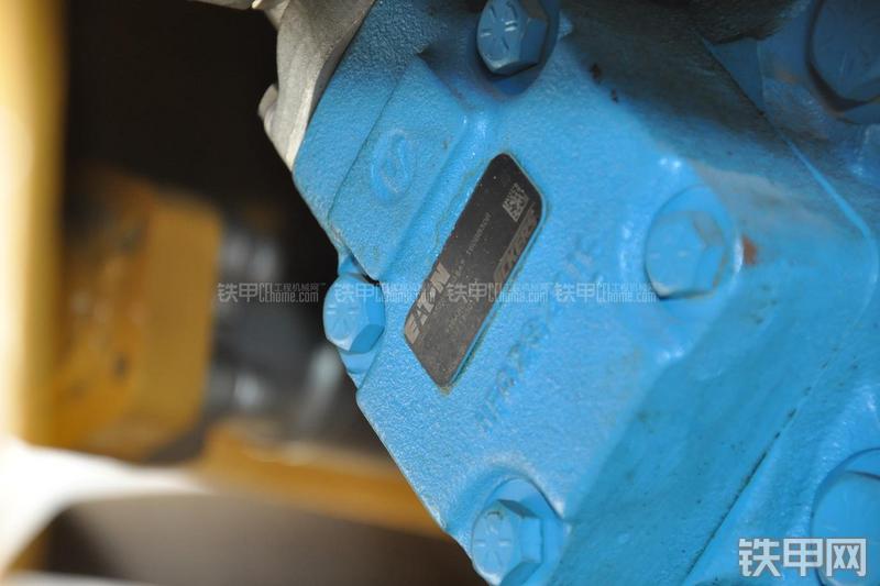 成工CG990H装载机局部