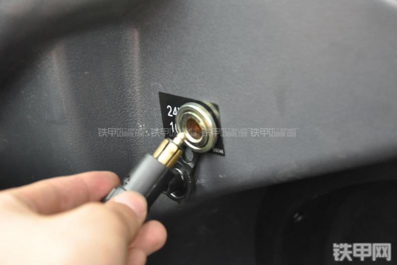 成工ZL50D-3装载机局部