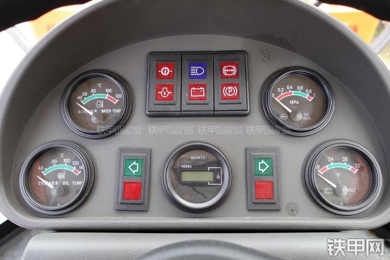 迪万伦DL301装载机局部