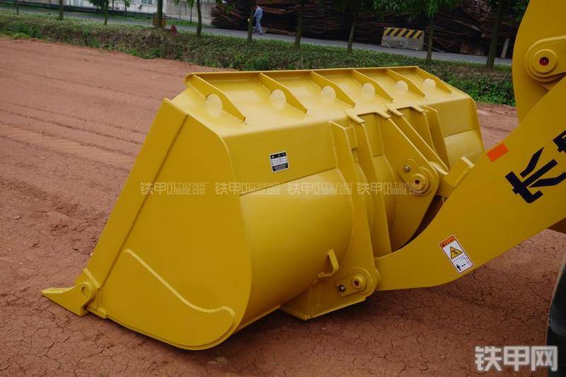 成工ZL50D-3装载机局部