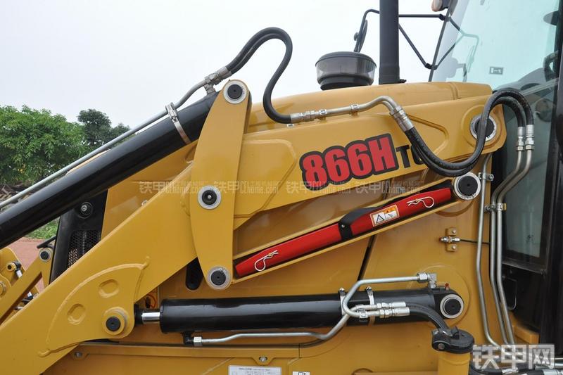 成工866HTC(可伸缩挖掘臂)挖掘装载机局部