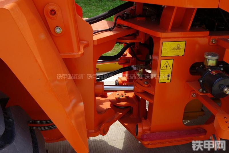 迪万伦DL301装载机局部