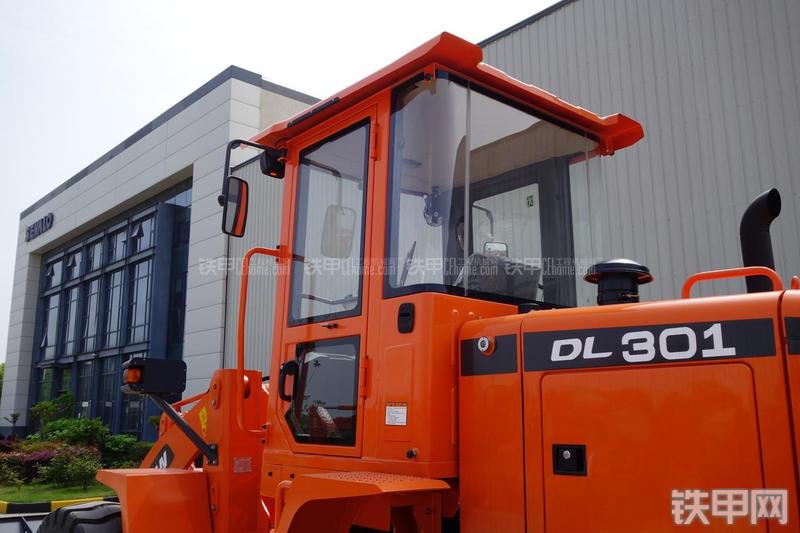 迪万伦DL301装载机局部