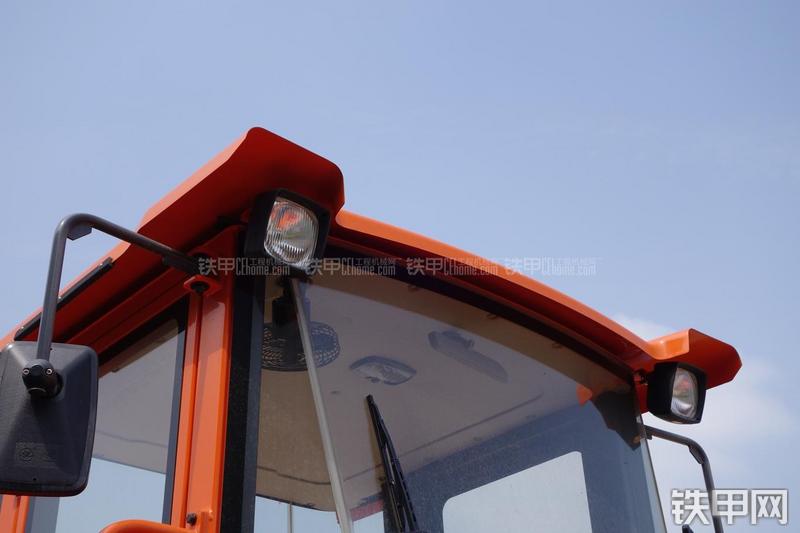 迪万伦DL301装载机局部