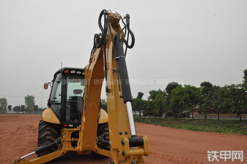 成工866HTC(可伸缩挖掘臂)挖掘装载机局部
