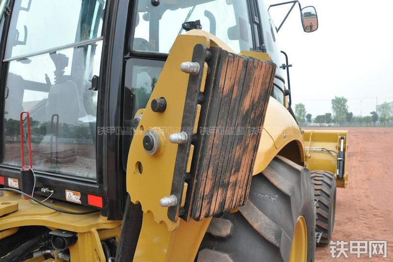 成工866HTC(可伸缩挖掘臂)挖掘装载机局部