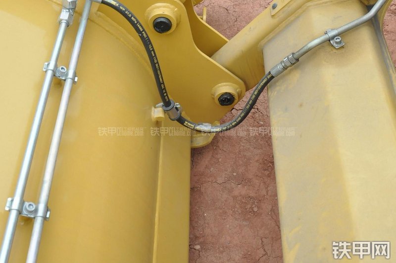 成工866HTC(可伸缩挖掘臂)挖掘装载机局部