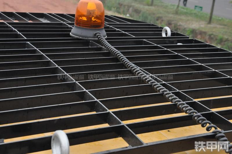 成工ZL50D-3装载机局部