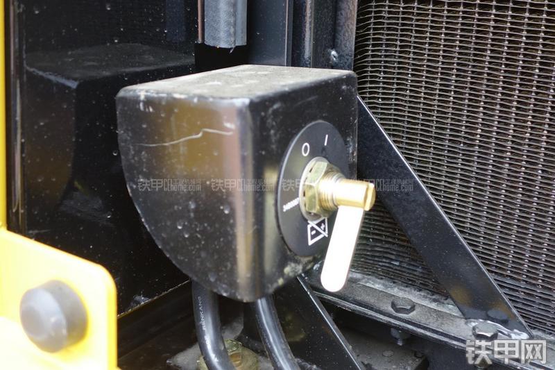 成工ZL50D-3装载机局部