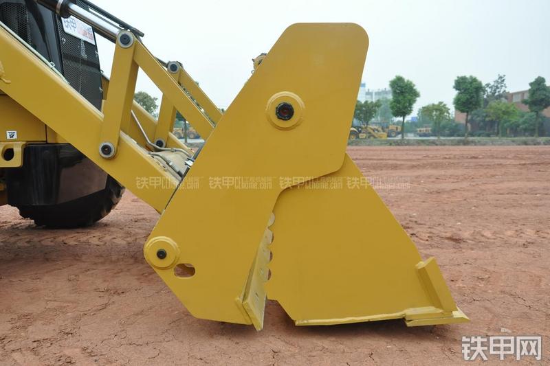 成工866HTC(可伸缩挖掘臂)挖掘装载机局部