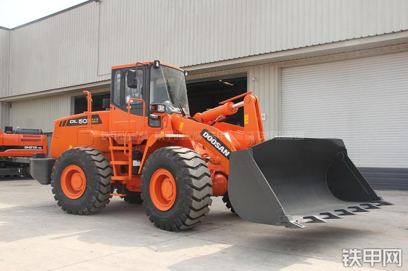 迪万伦DL503GOLD装载机整机外观