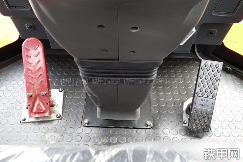 迪万伦DL301装载机局部