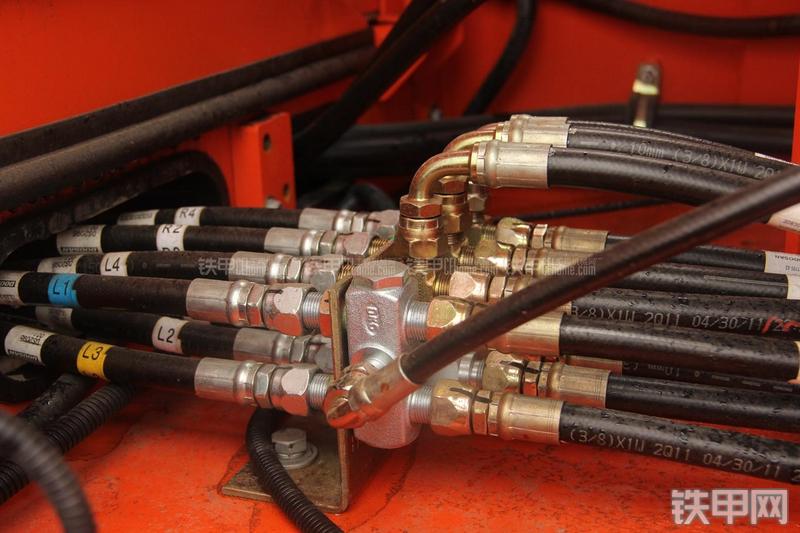 迪万伦DX300LC挖掘机局部