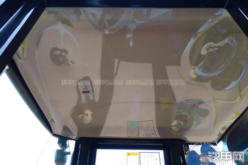 成工ZL50D-3装载机局部