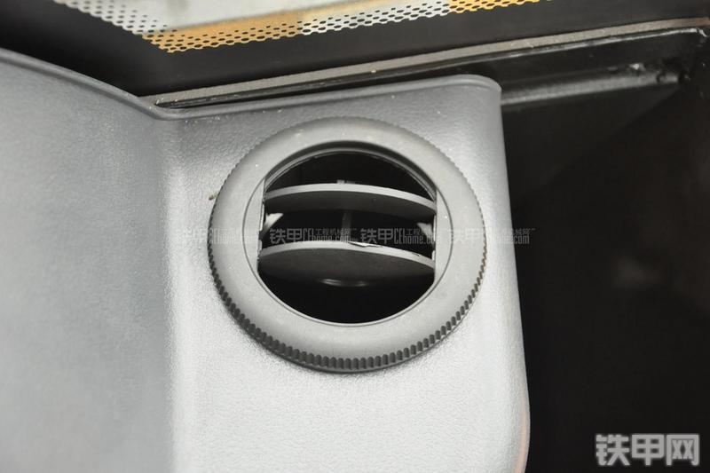 成工ZL50D-3装载机局部