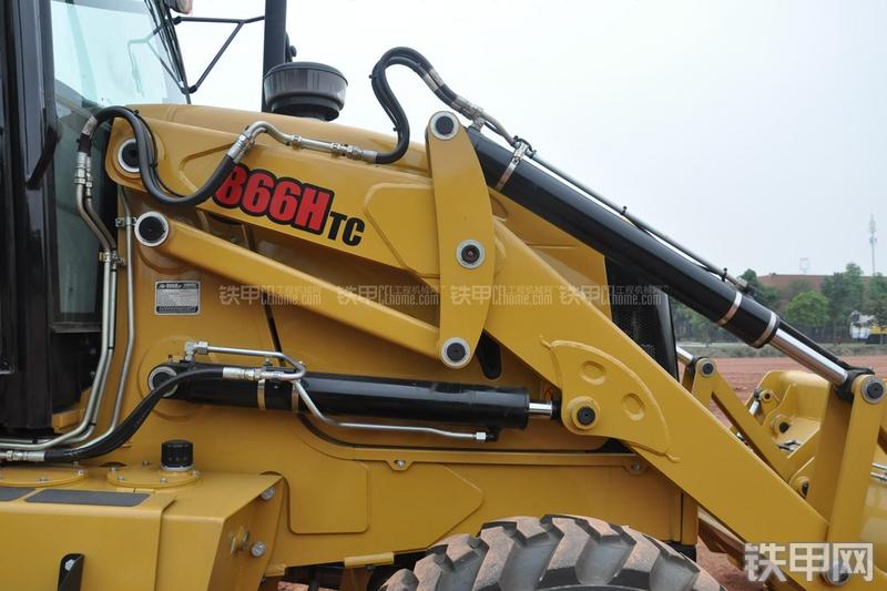 成工866HTC(可伸缩挖掘臂)挖掘装载机局部