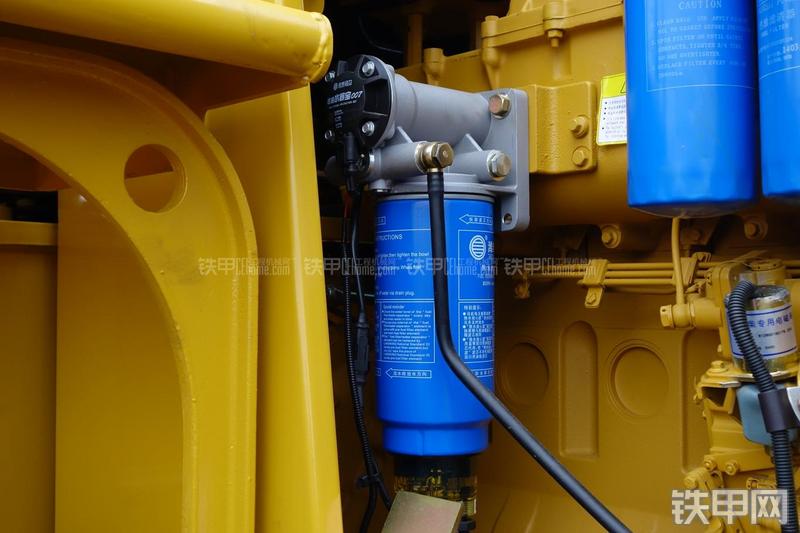 成工ZL50D-3装载机局部