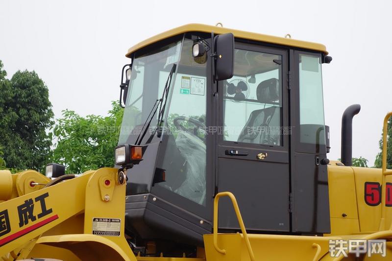 成工ZL50D-3装载机局部