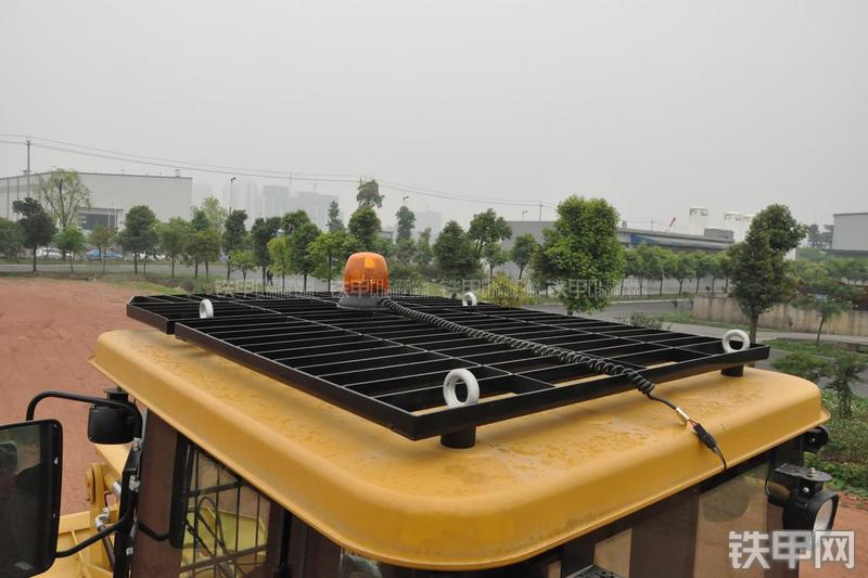 成工ZL50D-3装载机局部