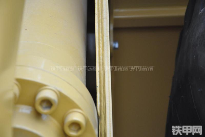 成工ZL50D-3装载机局部