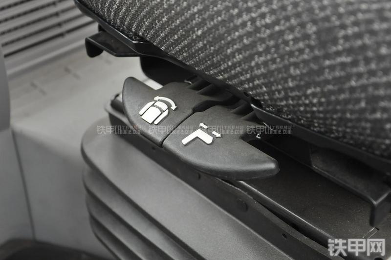 成工866HTC(可伸缩挖掘臂)挖掘装载机局部