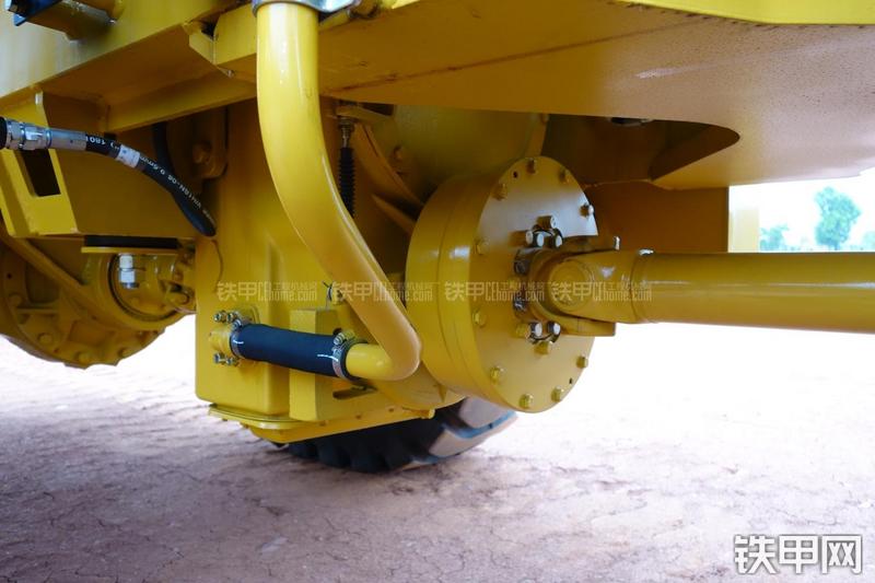 成工ZL50D-3装载机局部